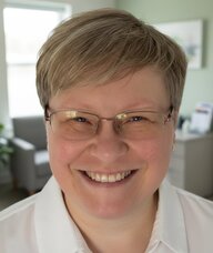 Book an Appointment with Dr Lyn Farnholz for Chiropractic