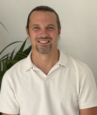 Book an Appointment with Jonathan Edou for Fisioterapia